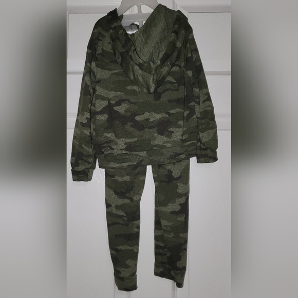 Baby Gap Camo 2 Piece - Picture 2 of 9